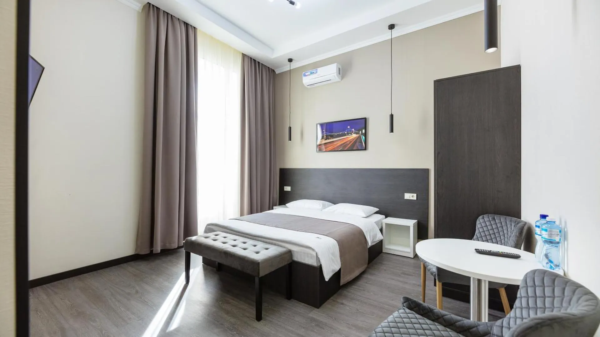 Apart Hotel Maidan contacts